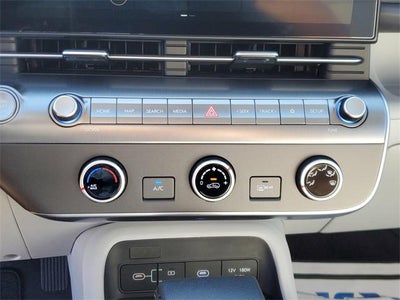 2026 Hyundai KONA SE