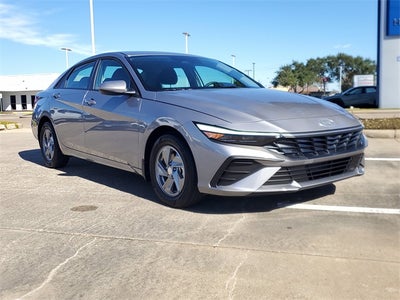 2026 Hyundai ELANTRA SE