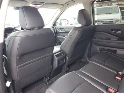 2025 Nissan Pathfinder SL FWD