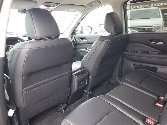 2025 Nissan Pathfinder SL FWD