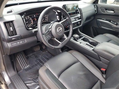 2025 Nissan Pathfinder SL FWD