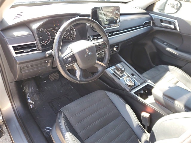 2024 Mitsubishi Outlander Base