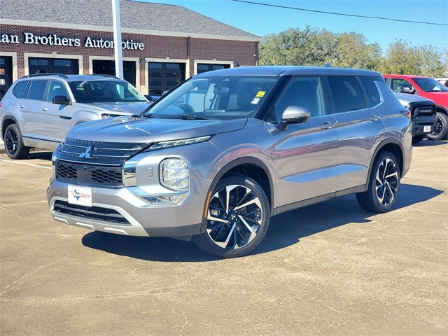 2024 Mitsubishi Outlander Base