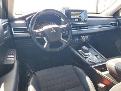 2024 Mitsubishi Outlander Base