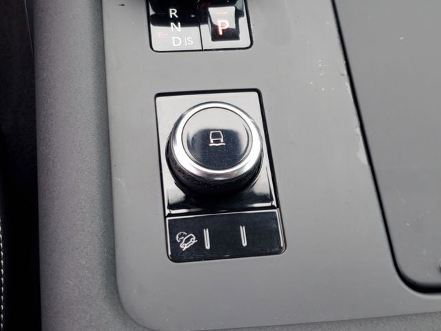 2024 Land Rover Discovery P300 S