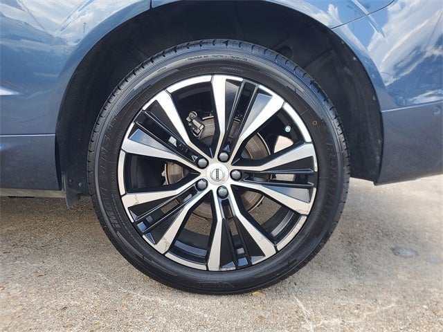 2024 Volvo XC60 B5 Plus Dark Theme