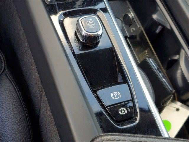 2024 Volvo XC60 B5 Plus Dark Theme